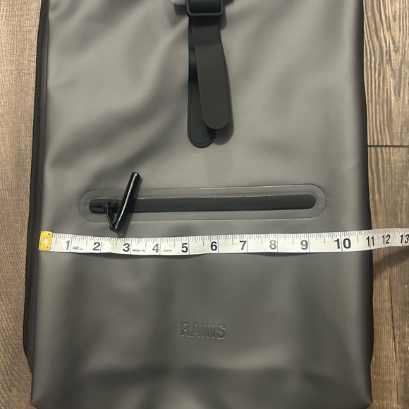 RAINS Rolltop Rucksack Army Metallic Grey Waterproof Backpack Unisex NWT - Picture 8 of 8